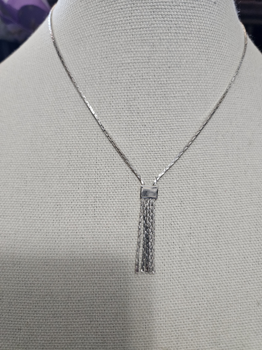 Avon Vibtage 16" Silver Tassel Pendant Necklace